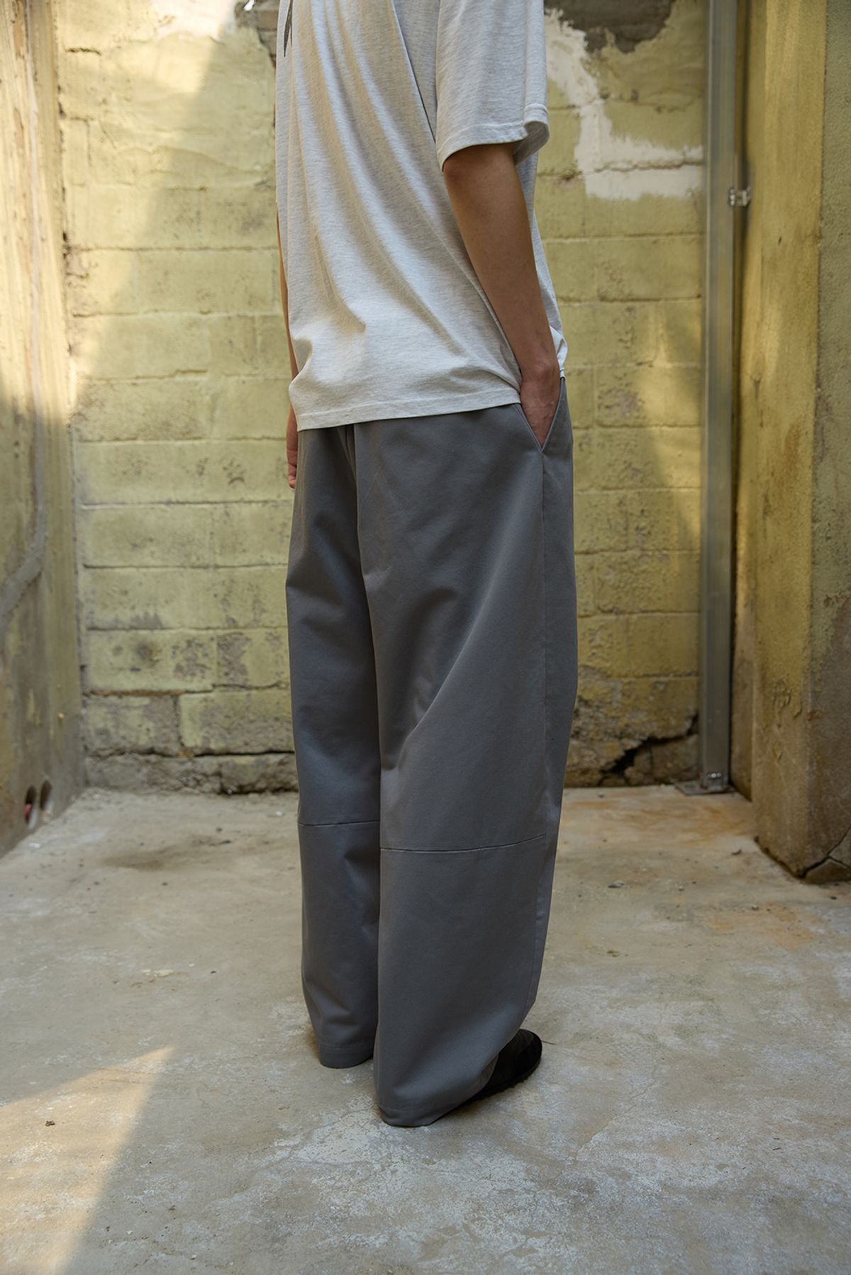해칭룸(HATCHINGROOM) Curve Chino Pants Grey