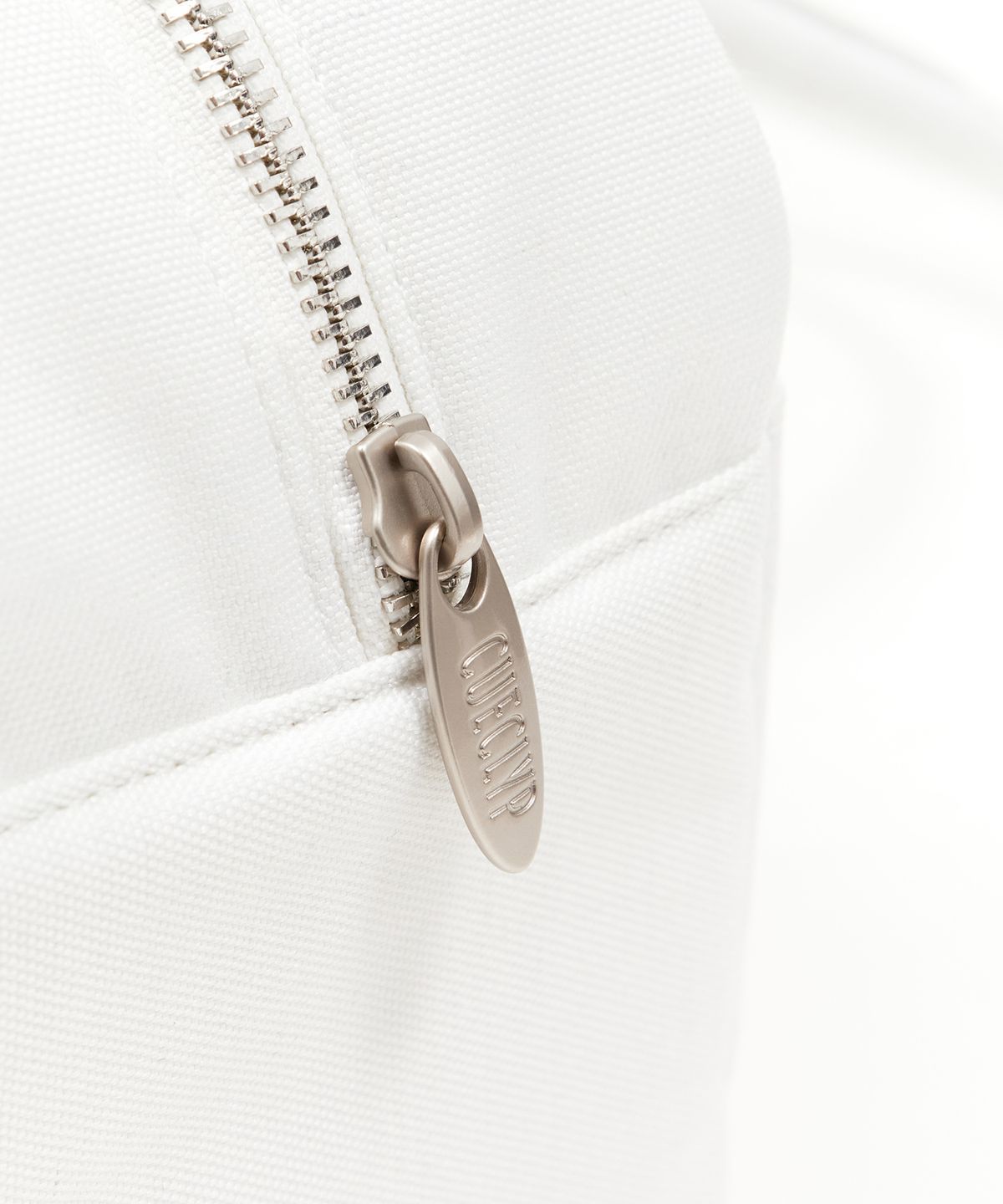 큐클리프(CUECLYP) [Hidden Worker] Bowling Bag (White)