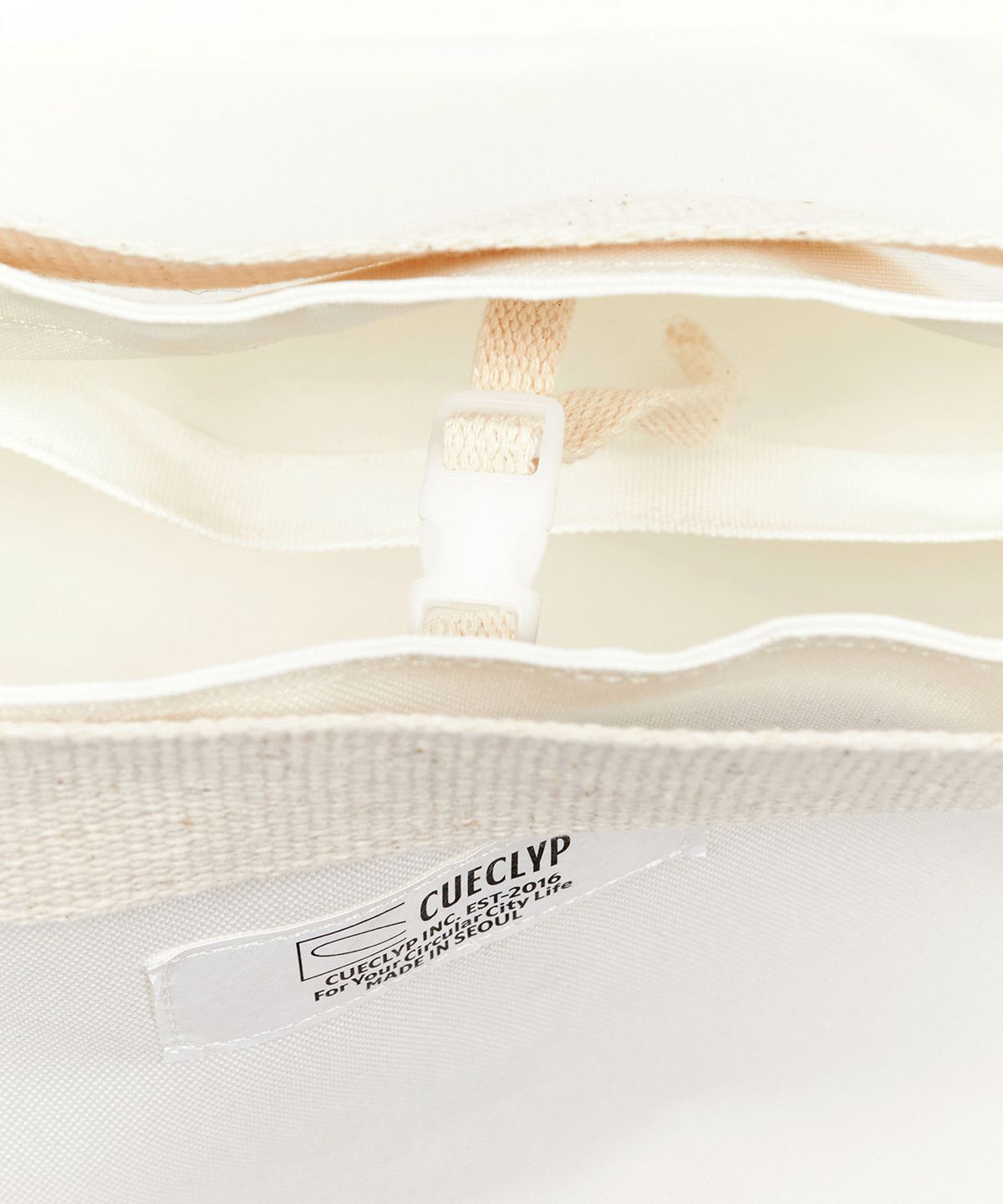 큐클리프(CUECLYP) [Hidden Worker] Basic Cross Bag (White)