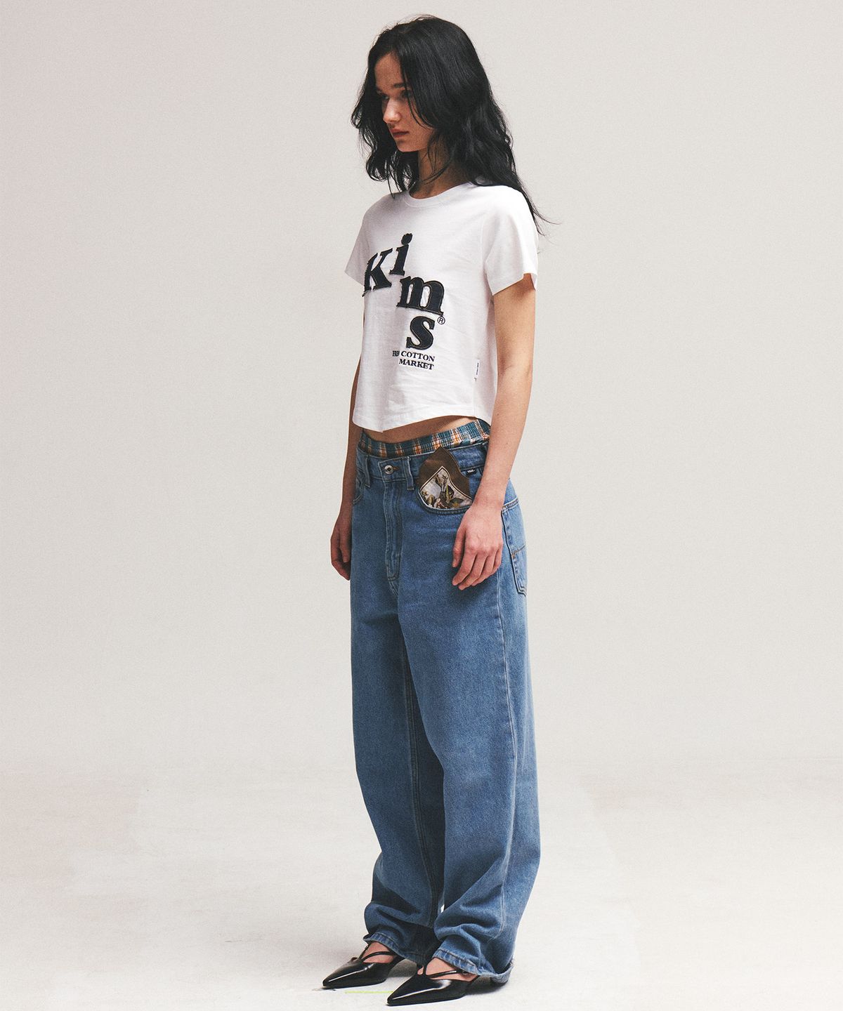 킴스 프레시 코튼 마켓(KIMS FRESH COTTON MARKET) Messy Denim Applique Tee White