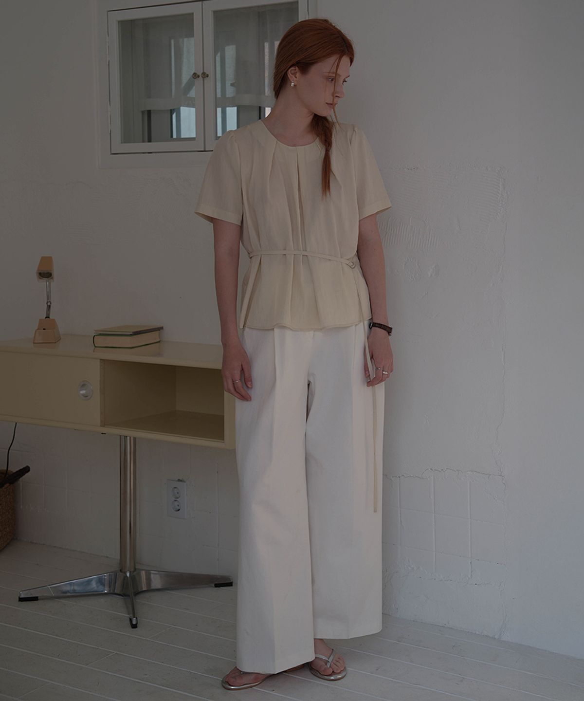 드헤베(DEHEVE) Jane Strap Blouse [Cream]