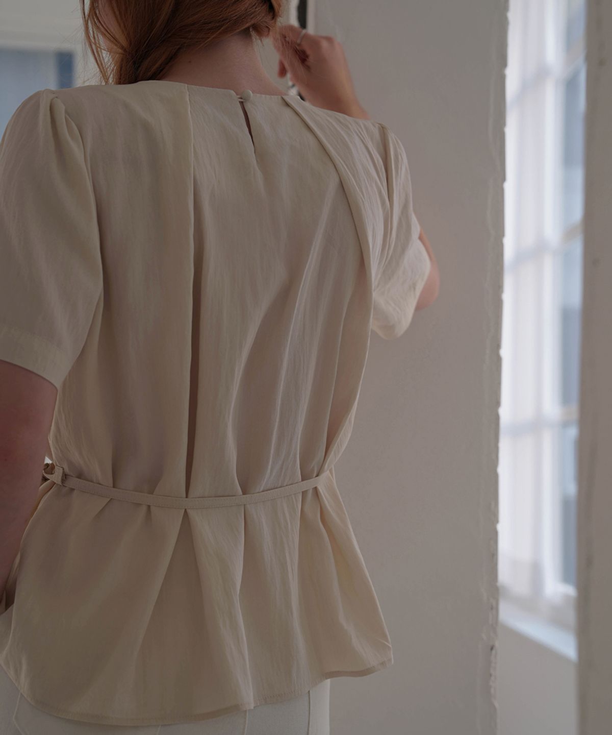 드헤베(DEHEVE) Jane Strap Blouse [Cream]