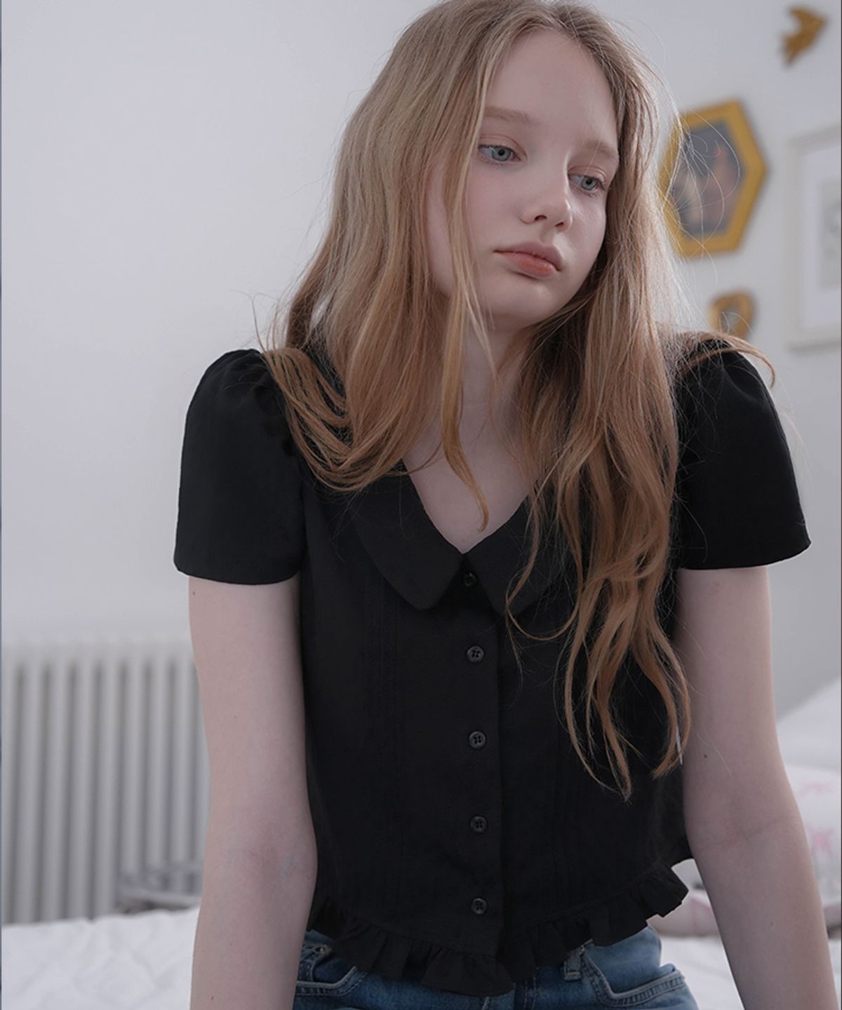 드헤베(DEHEVE) Mini Ruffle Crop Blouse [Black]