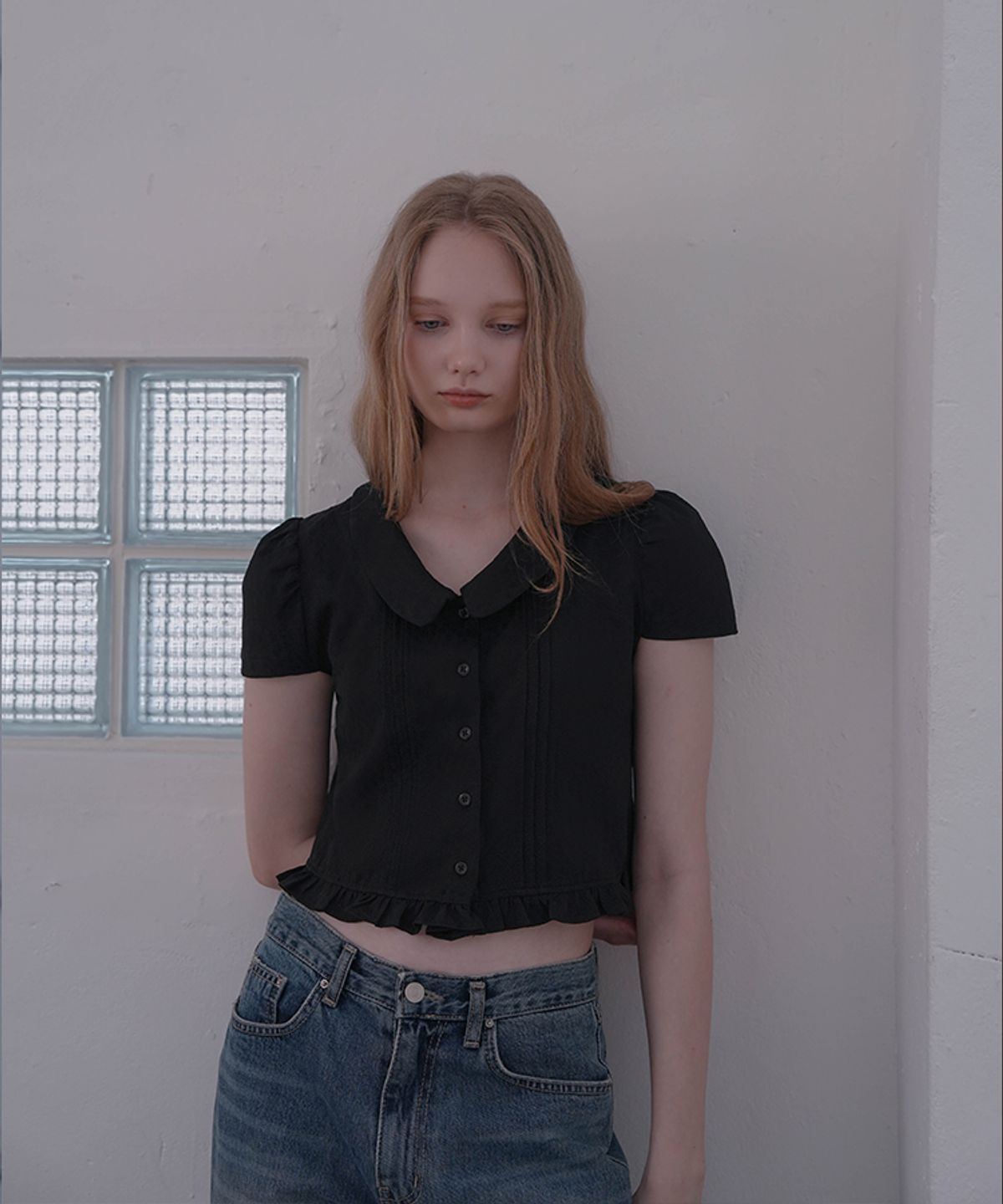 드헤베(DEHEVE) Mini Ruffle Crop Blouse [Black]