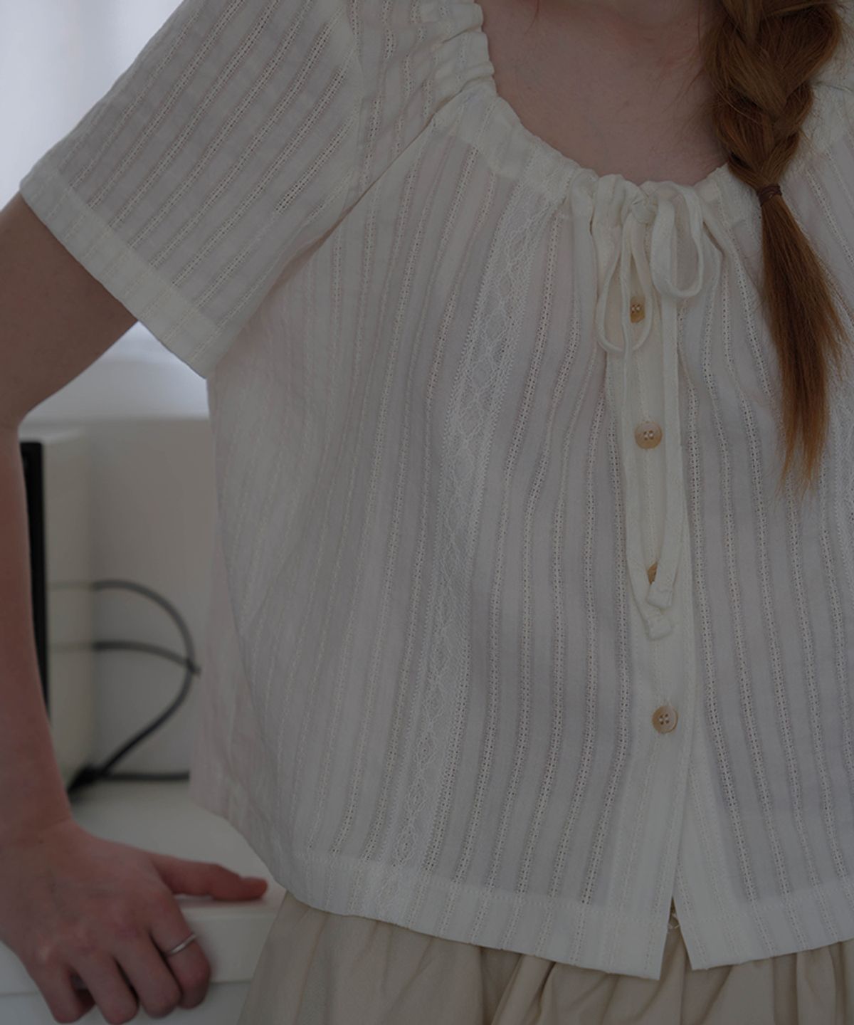드헤베(DEHEVE) Jacquard Shirring Blouse [White]