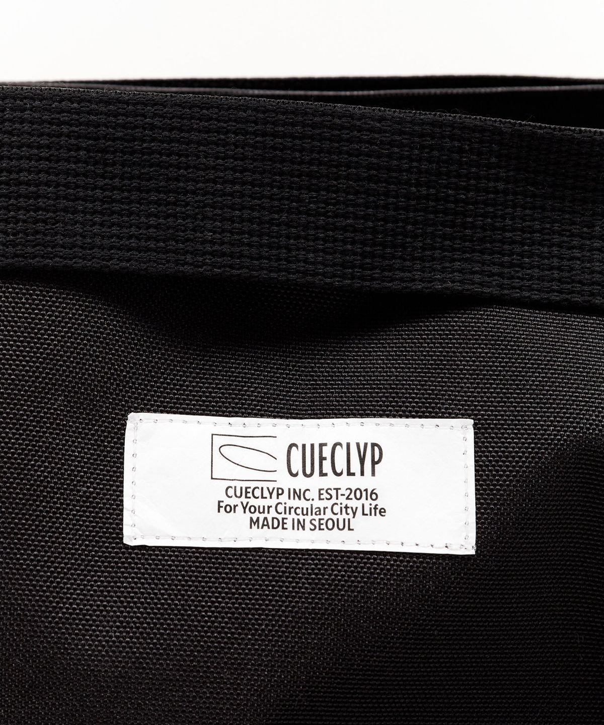 큐클리프(CUECLYP) [Hidden Worker] Basic Cross Bag (Black)