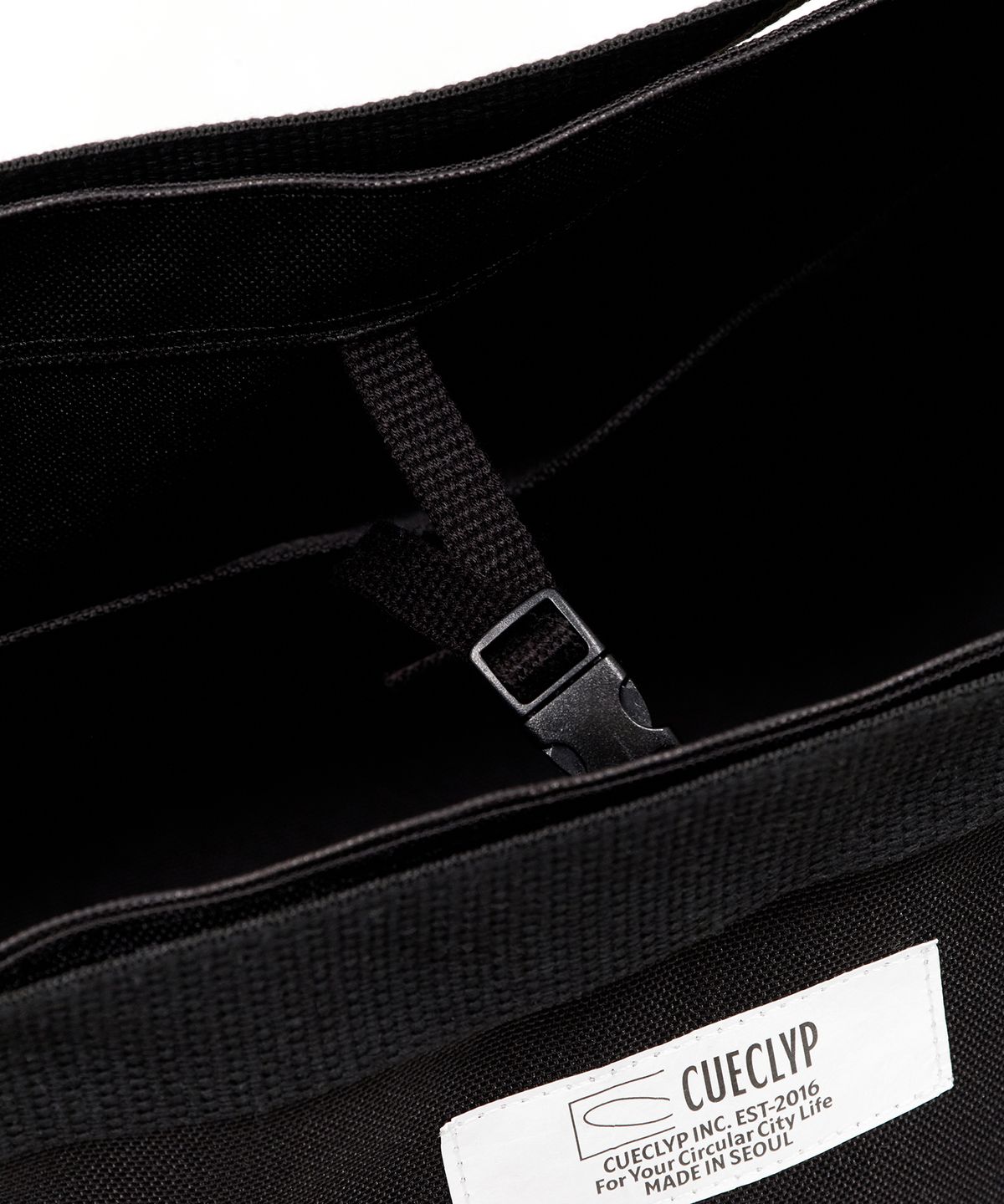 큐클리프(CUECLYP) [Hidden Worker] Basic Cross Bag (Black)