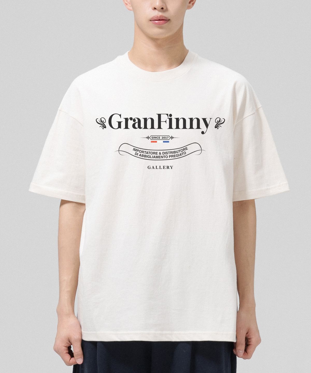 그랜피니(GRANFINNY) 클래식 로고 오버핏 반팔티-내추럴코튼