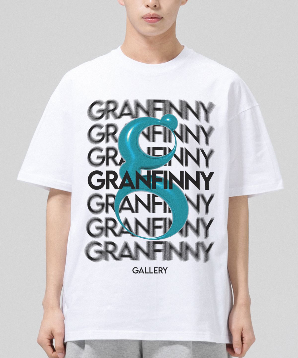 그랜피니(GRANFINNY) 키네틱 타이포 오버핏 반팔티-화이트