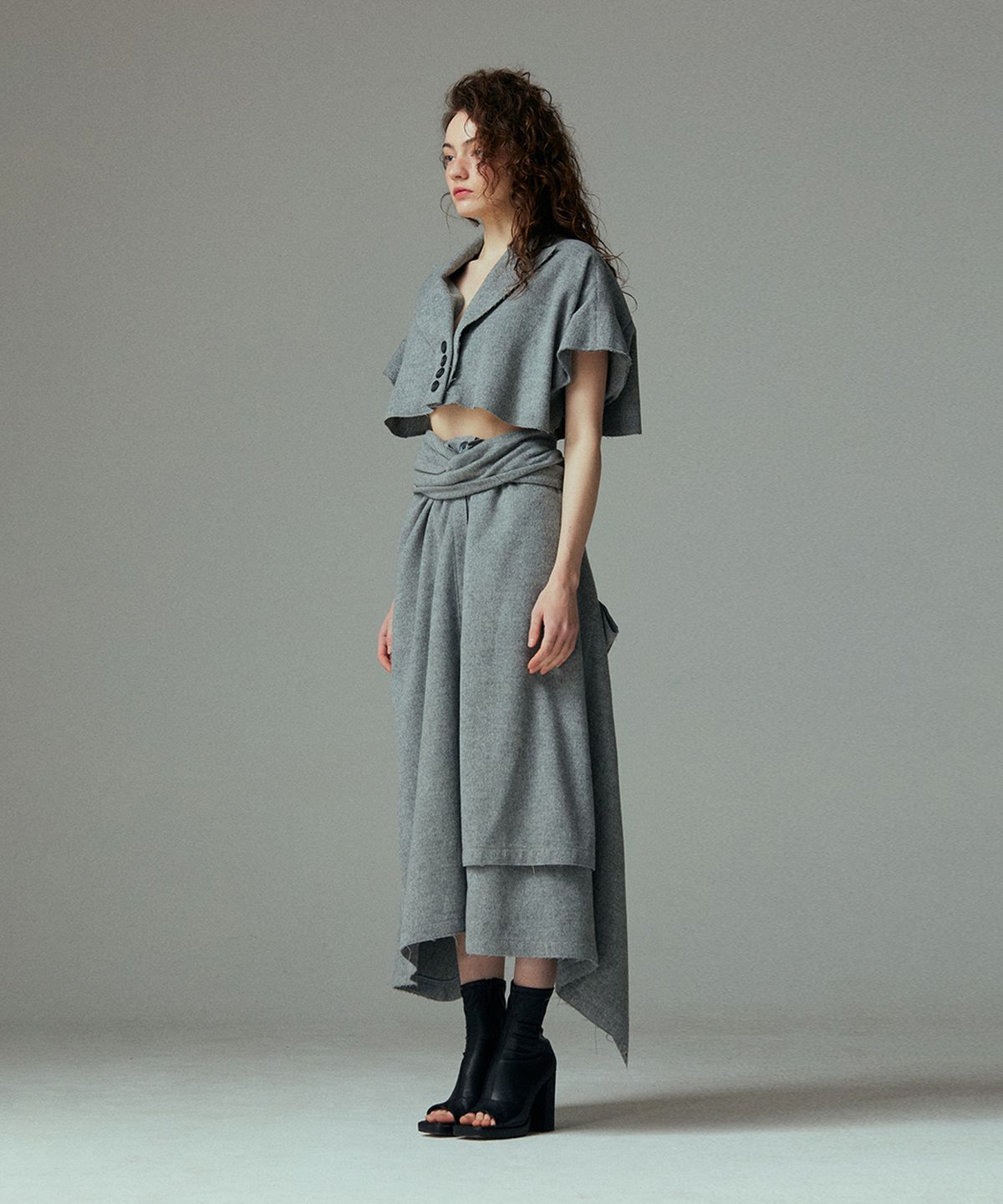 므아므(MMAM) Sleeveless crop  coat
