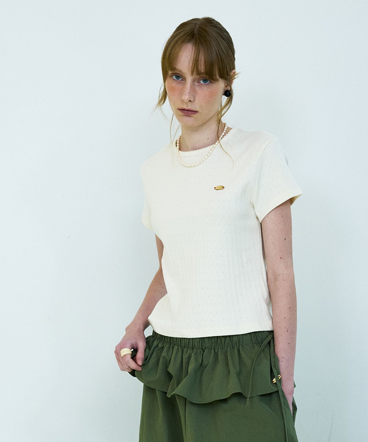 코케트(COQUET) Neck Needle Work Detail T Cream