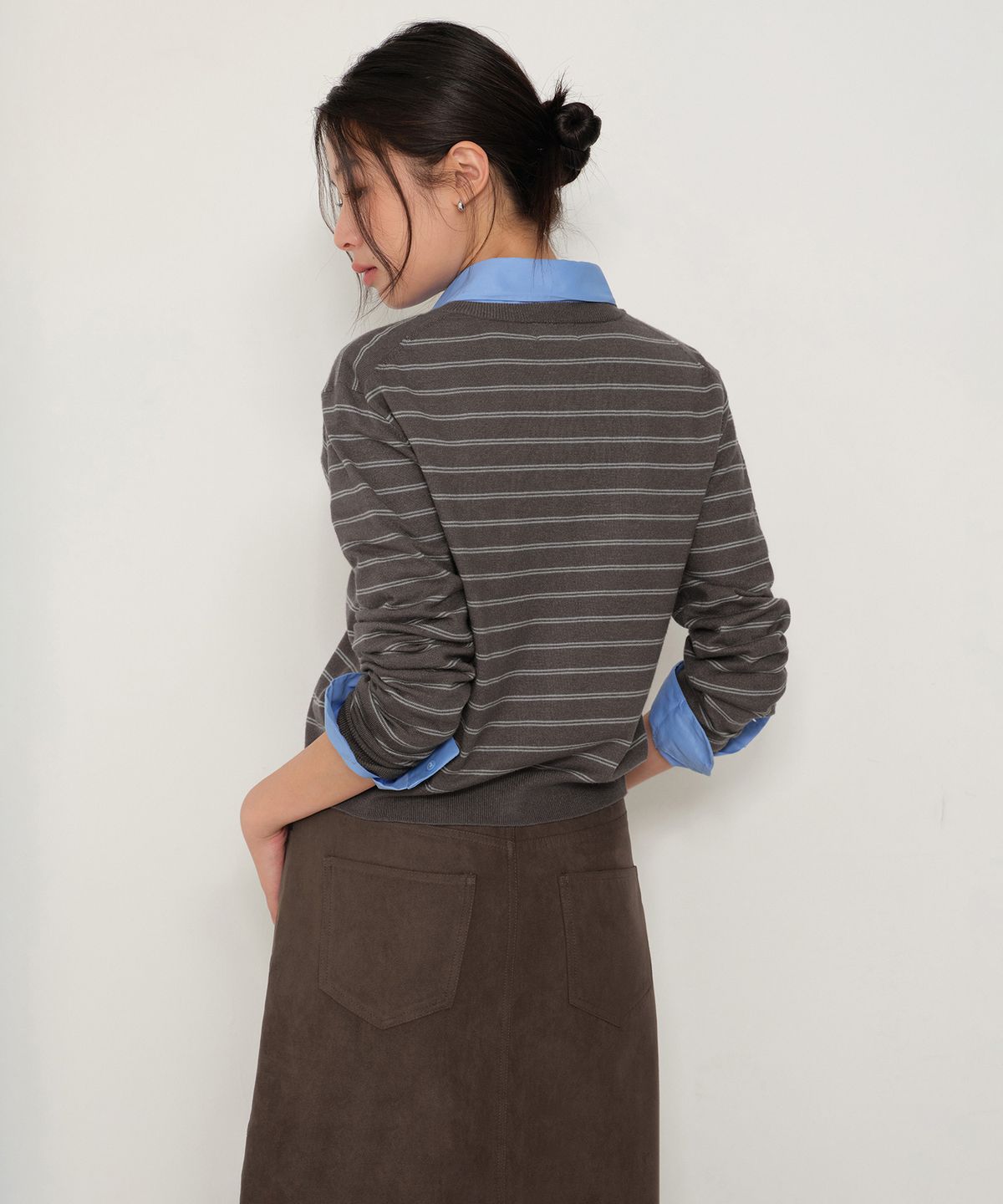 무신사 스탠다드 우먼(MUSINSA STANDARD WOMAN) 우먼즈 스트라이프 라운드 넥 가디건 [다크 그레이]
