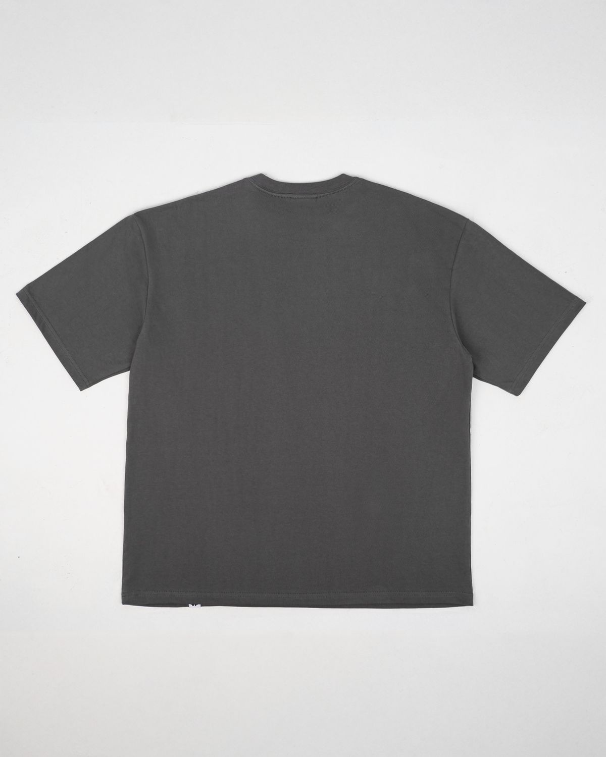 로얄블러드(ROYALBLOOD) Trinity Charm VTG Graphic T-Shirt