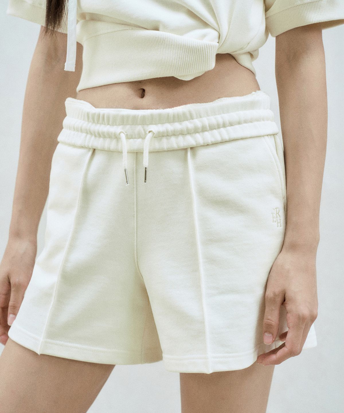 리이(RE RHEE) COTTON SWEAT SHORTS BUTTER