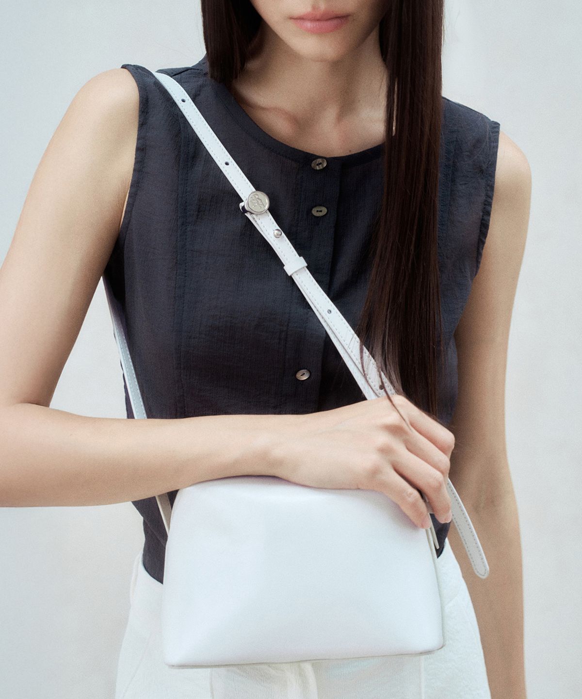 리이(RE RHEE) SQUARE CROSSBODY BAG MIST