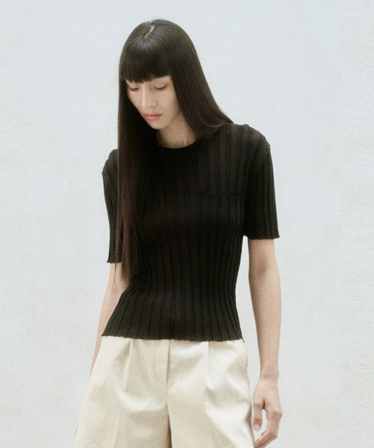 리이(RE RHEE) HALF SLEEVE RIBBED TOP BLACK