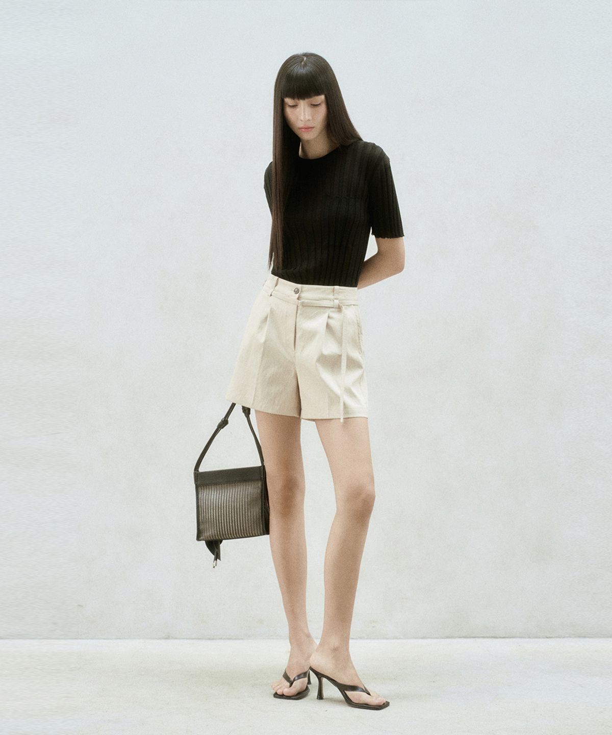 리이(RE RHEE) HALF SLEEVE RIBBED TOP BLACK
