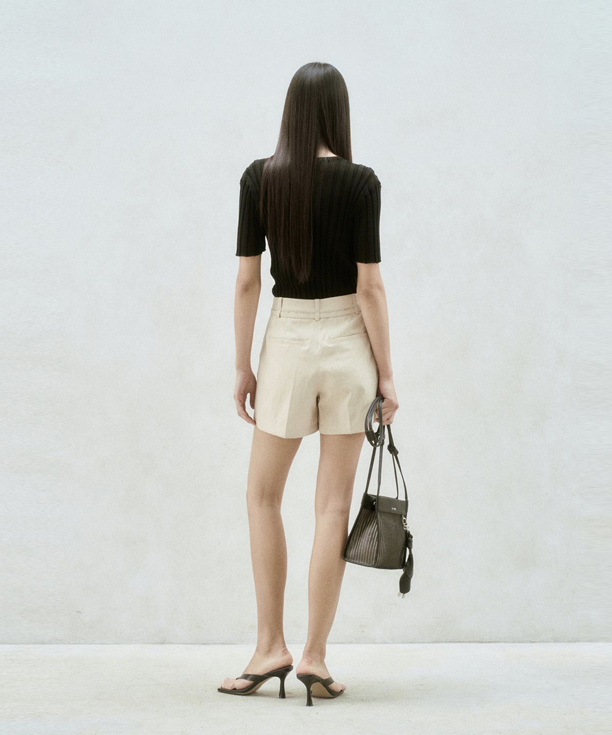 리이(RE RHEE) HALF SLEEVE RIBBED TOP BLACK