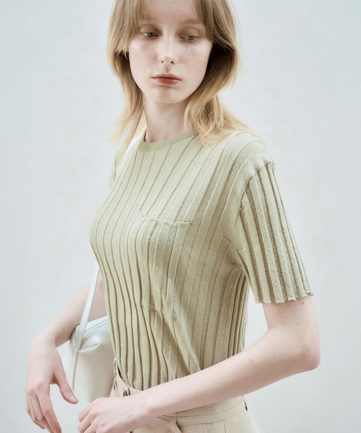 리이(RE RHEE) HALF SLEEVE RIBBED TOP AVOCADO