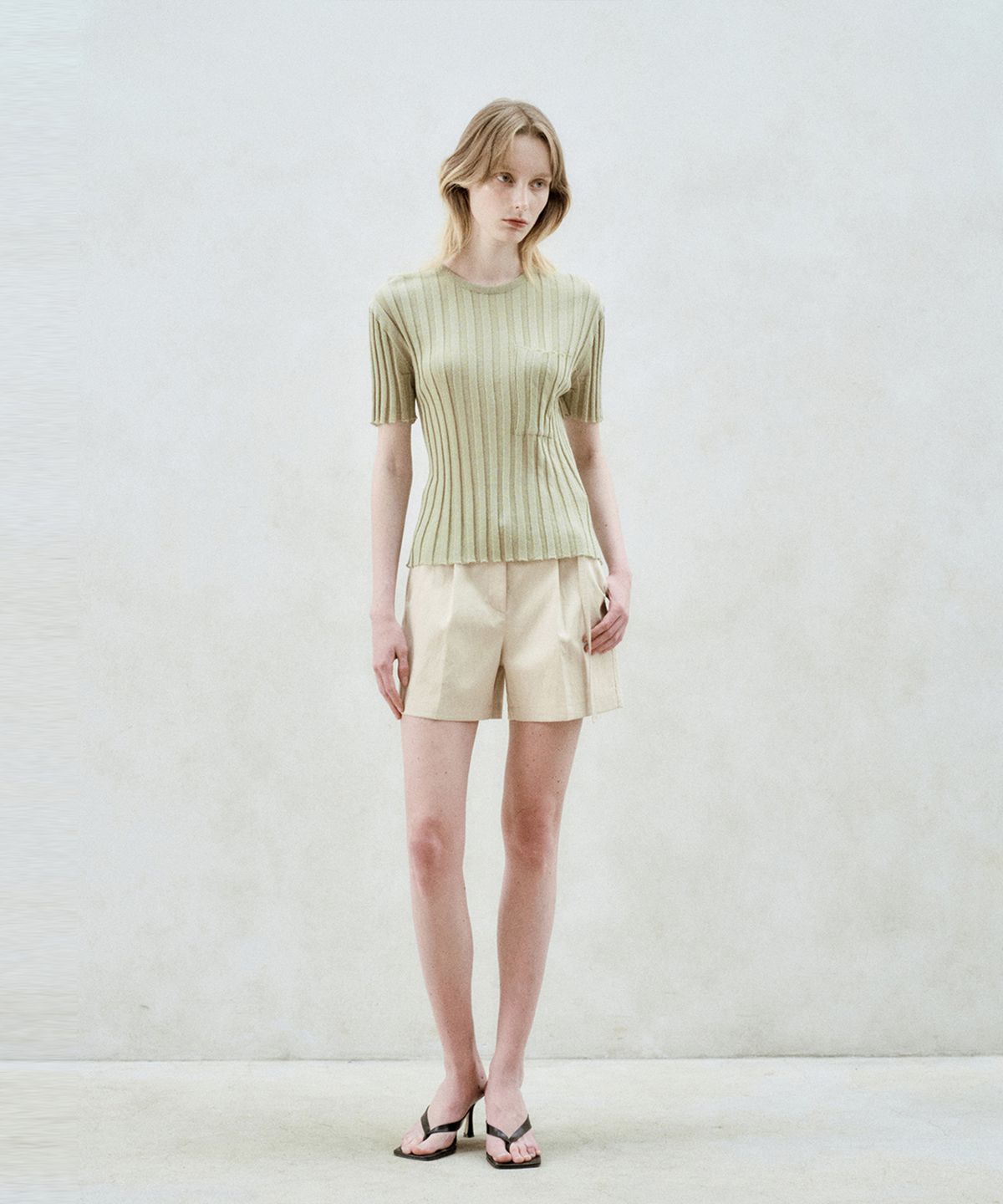 리이(RE RHEE) HALF SLEEVE RIBBED TOP AVOCADO