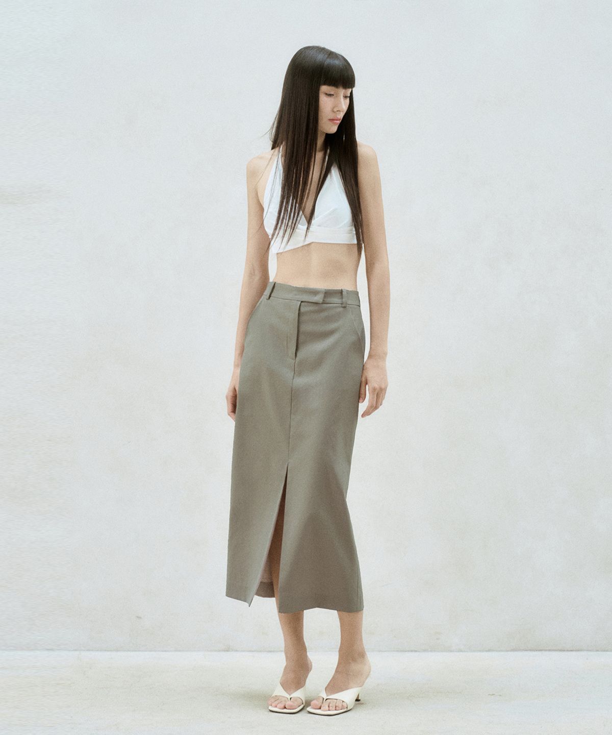 리이(RE RHEE) FRONT SLIT MIDI SKIRT