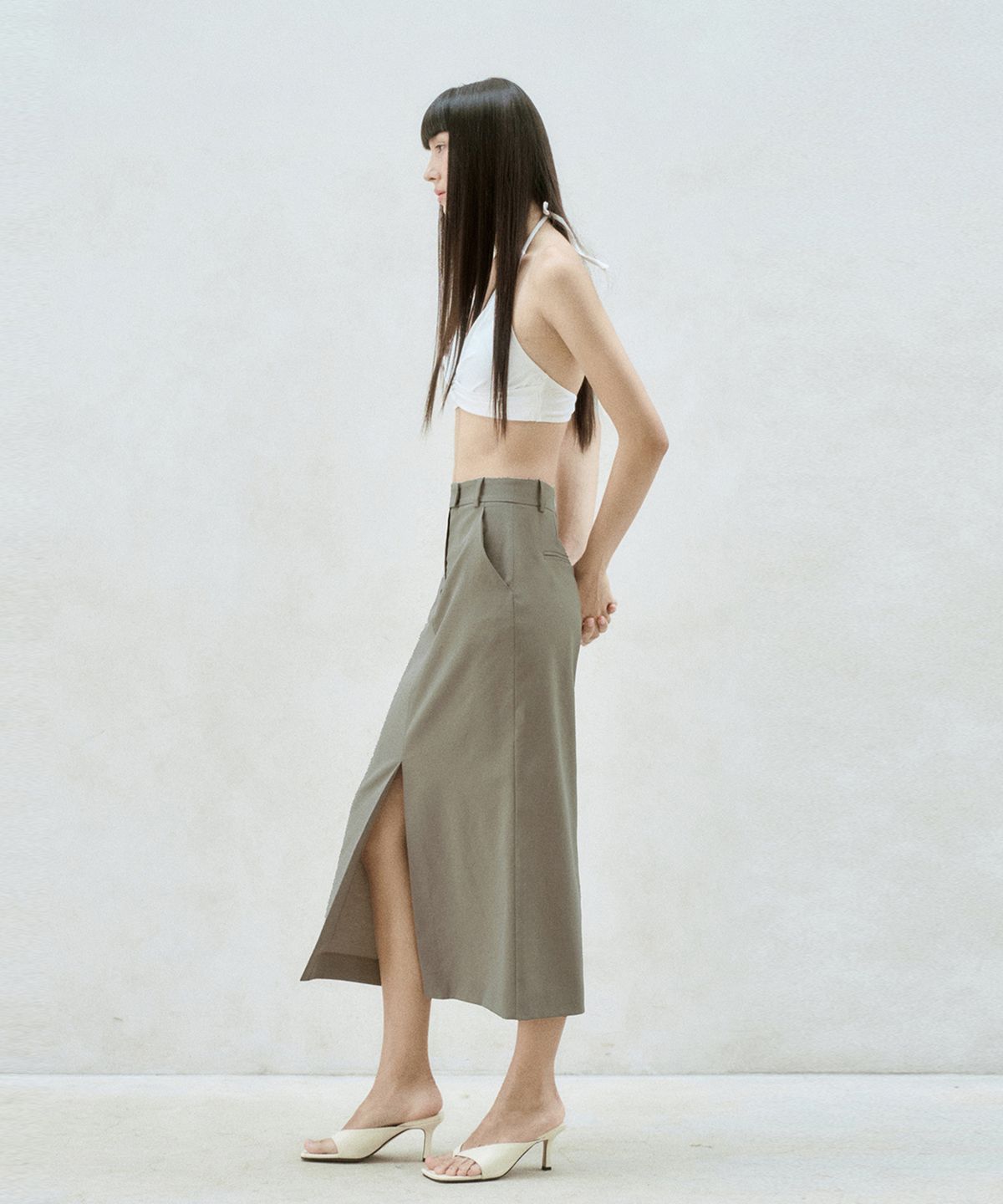 리이(RE RHEE) FRONT SLIT MIDI SKIRT