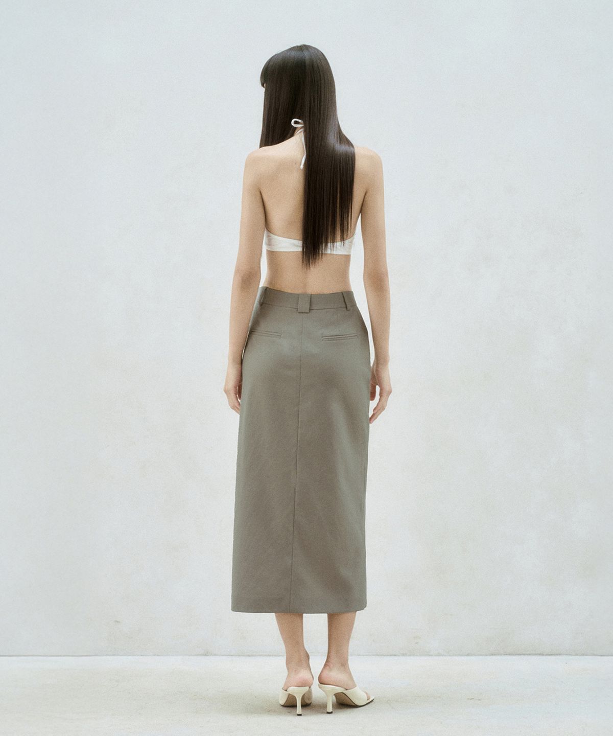 리이(RE RHEE) FRONT SLIT MIDI SKIRT