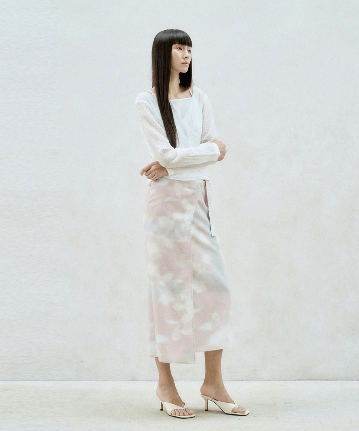 리이(RE RHEE) LAYERED SHEER PLEATED TOP