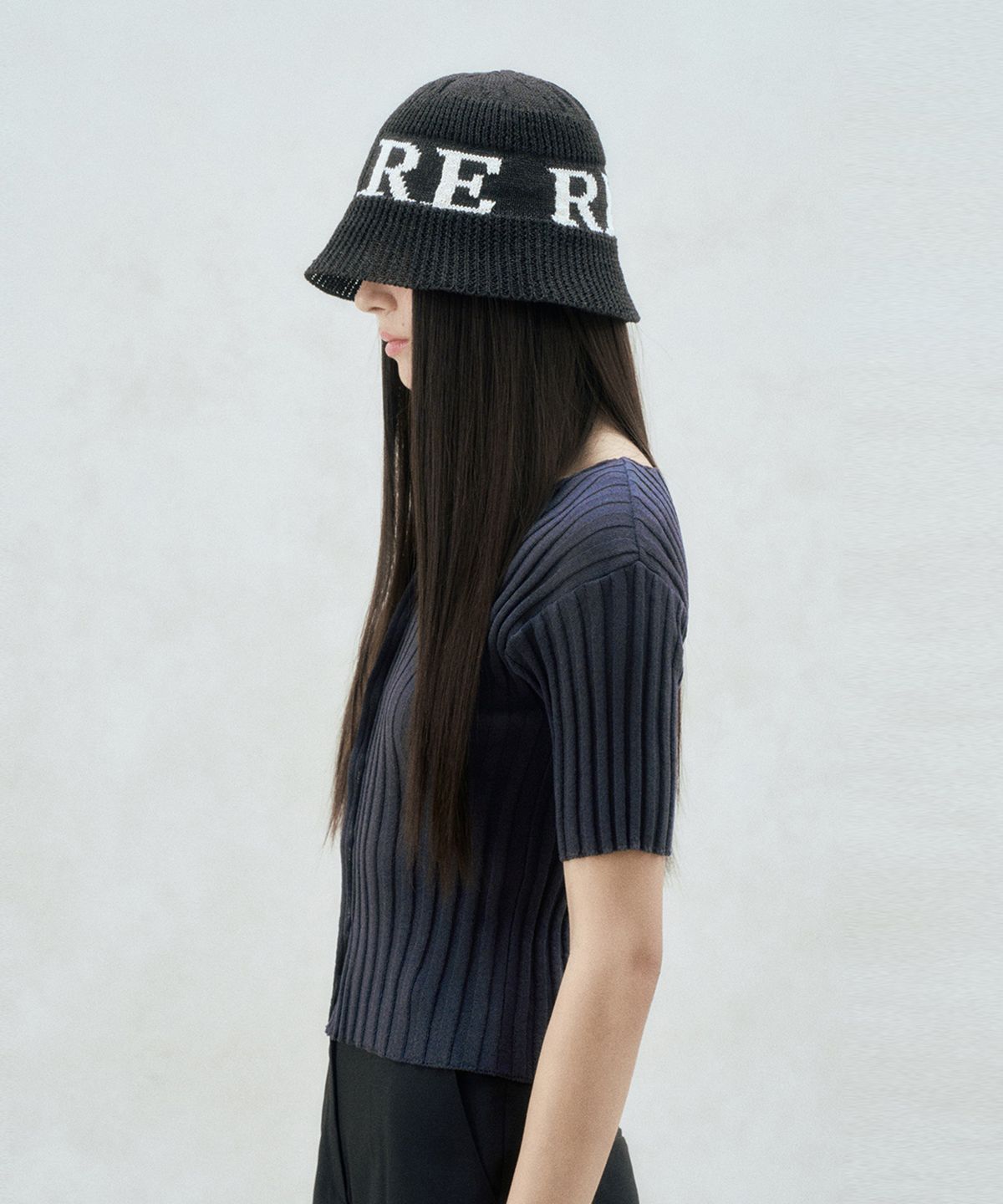 리이(RE RHEE) HALF SLEEVE RIBBED CARDIGAN CHARCOAL GRAY