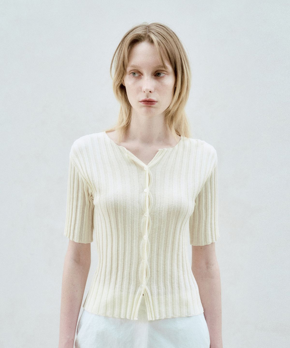 리이(RE RHEE) HALF SLEEVE RIBBED CARDIGAN VANILLA