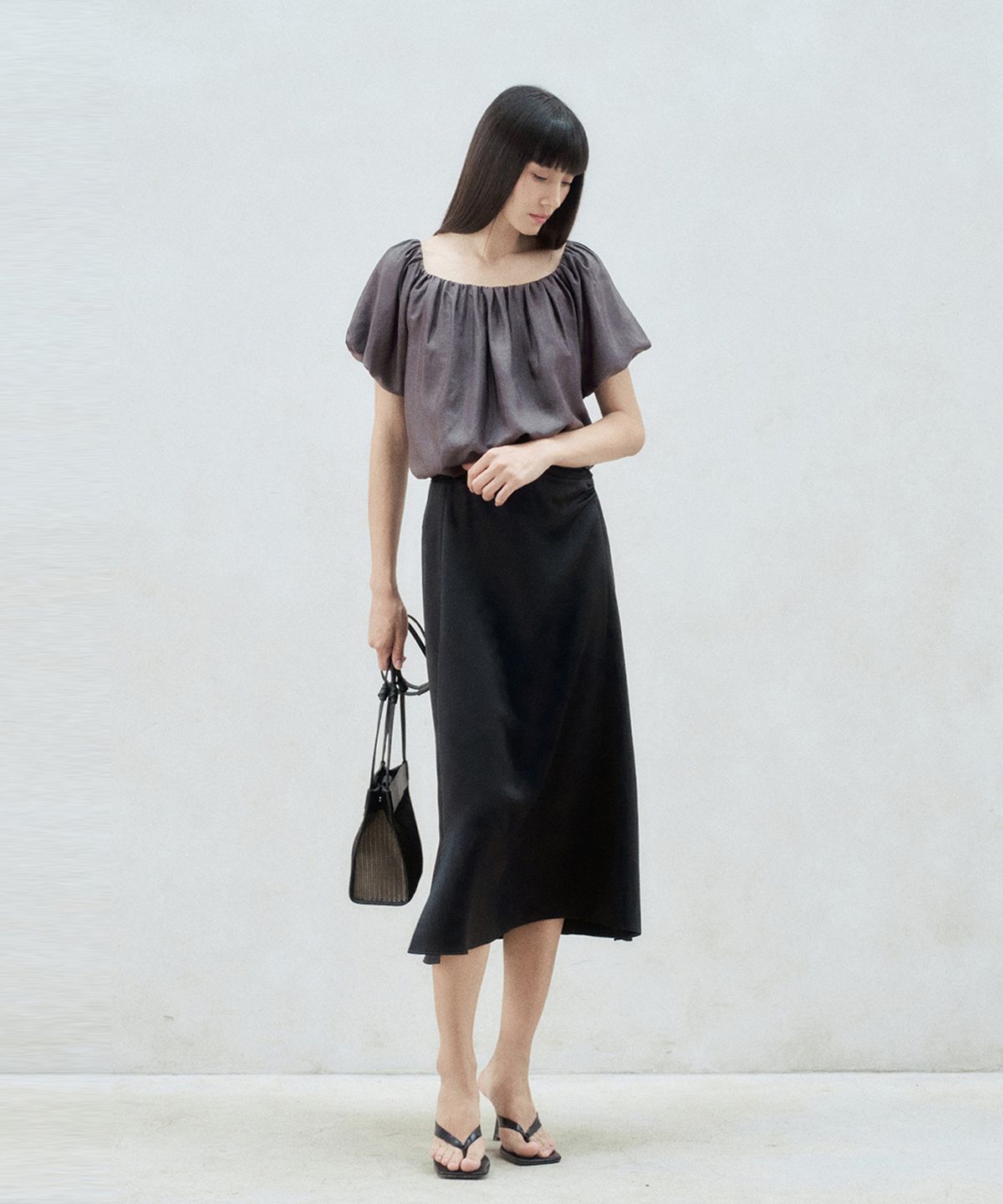 리이(RE RHEE) OFF SHOULDER PUFF SLEEVE BLOUSE COCOA BROWN