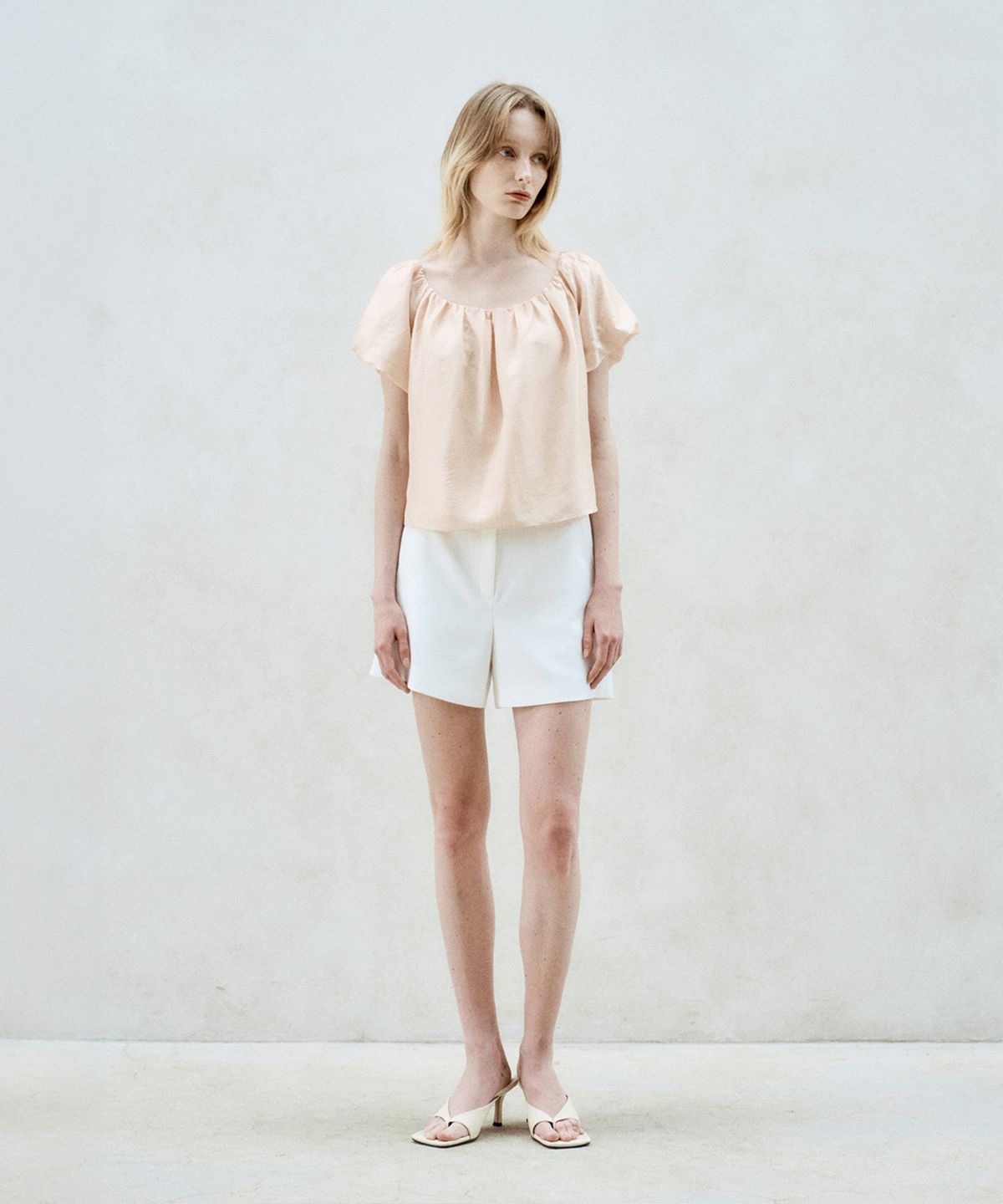 리이(RE RHEE) OFF SHOULDER PUFF SLEEVE BLOUSE SALMON
