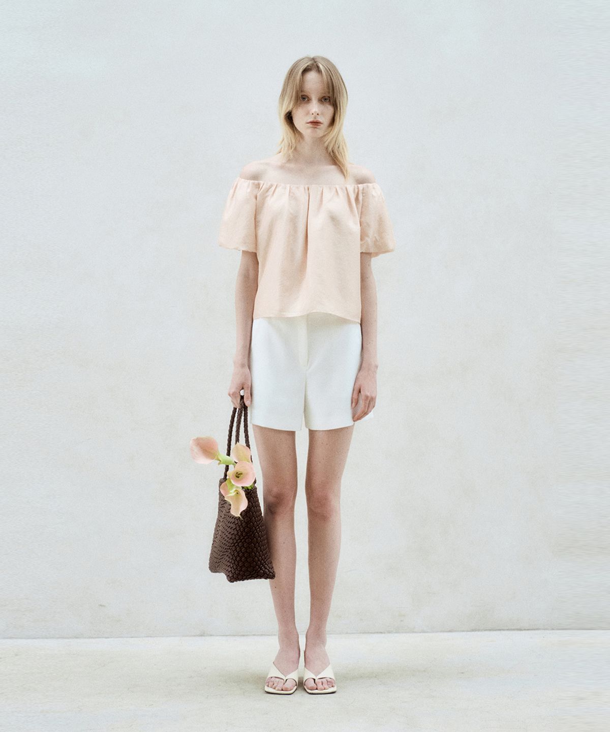 리이(RE RHEE) OFF SHOULDER PUFF SLEEVE BLOUSE SALMON