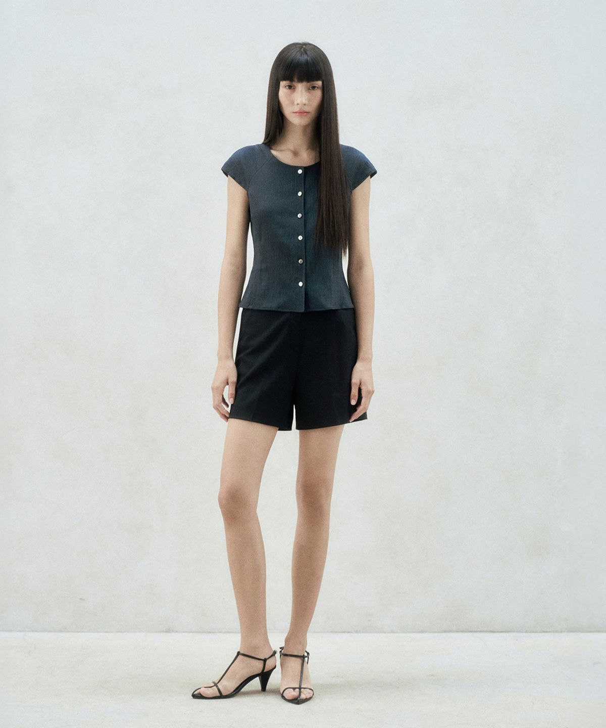 리이(RE RHEE) CAP SLEEVE BUTTONED BLOUSE