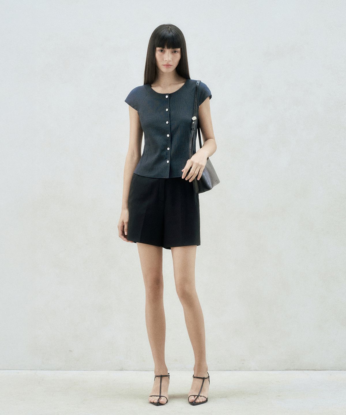 리이(RE RHEE) CAP SLEEVE BUTTONED BLOUSE