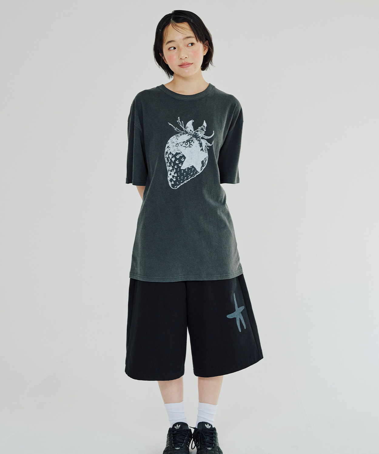 Tシャツ・カットソー [ITZAVIBE] STRAWBERRY STAR T SHIRT ストロベリースターTシャツ - ITZAVIBE | 60% - アジア