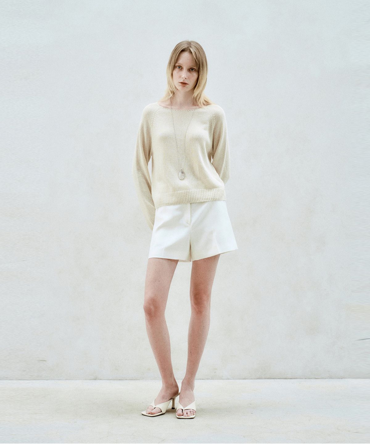 리이(RE RHEE) ROUND NECK SHEER KNIT TOP SAND