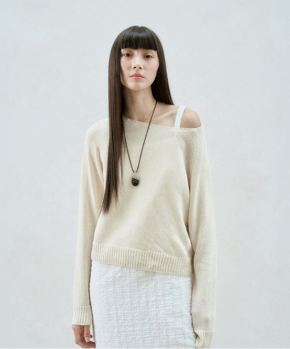 리이(RE RHEE) ROUND NECK SHEER KNIT TOP SAND