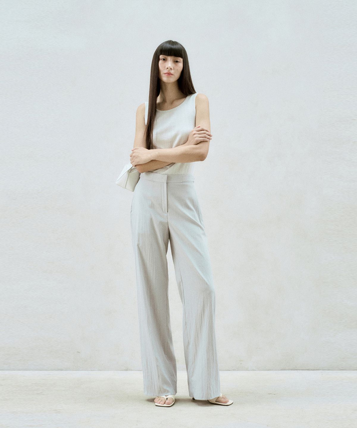 리이(RE RHEE) SIDE BUCKLE DETAIL WIDE LEG TROUSER