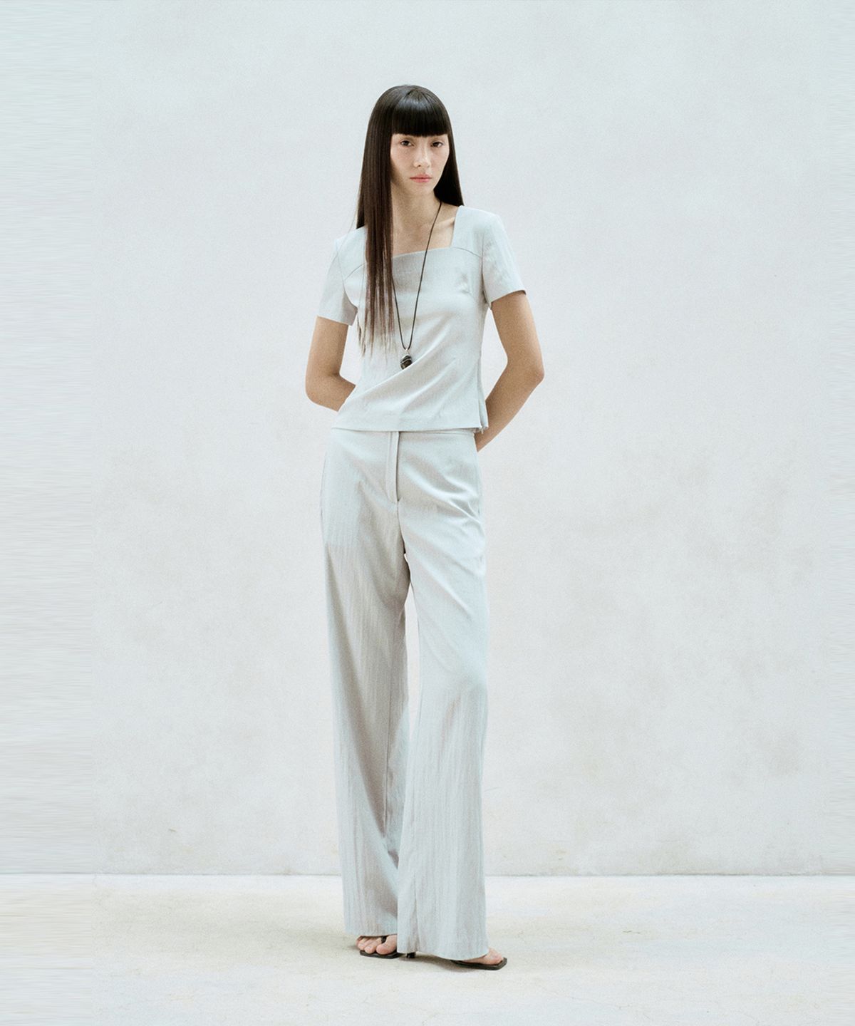리이(RE RHEE) SQUARE NECK HALF SLEEVE TOP
