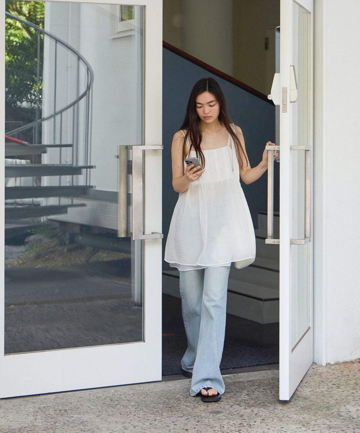 르바(LEVAR) Double Strap Pleats Blouse - Off White