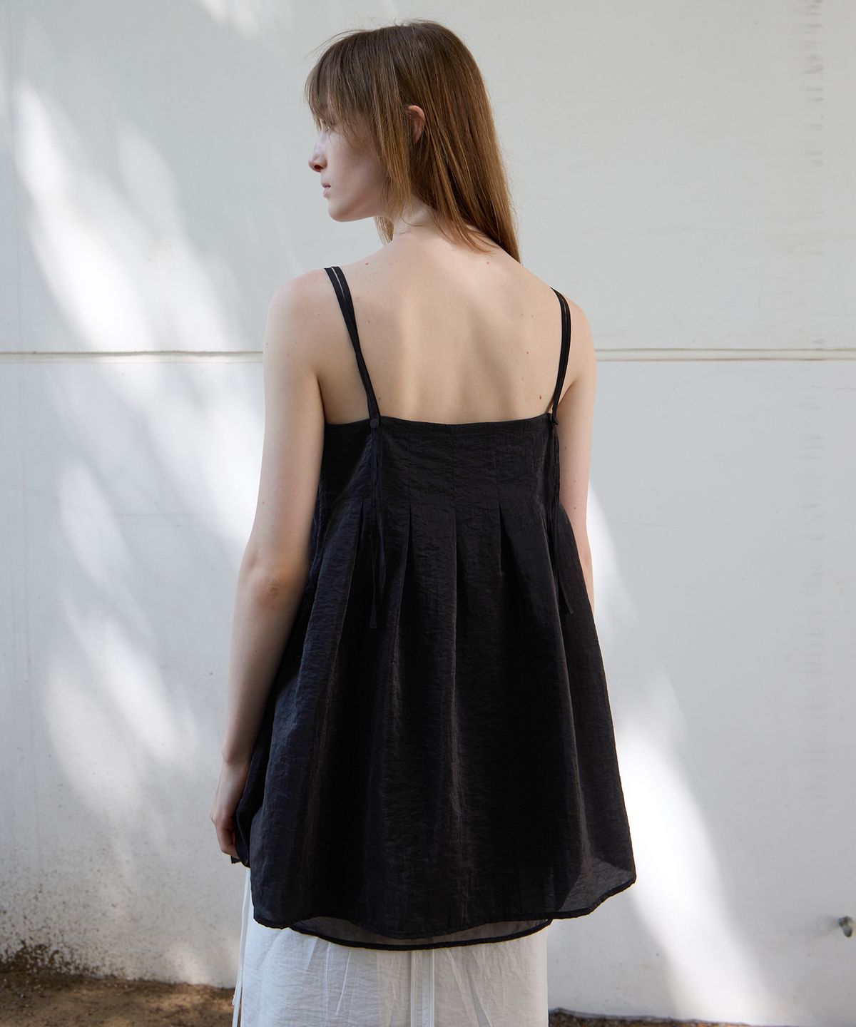 르바(LEVAR) Double Strap Pleats Blouse - Black