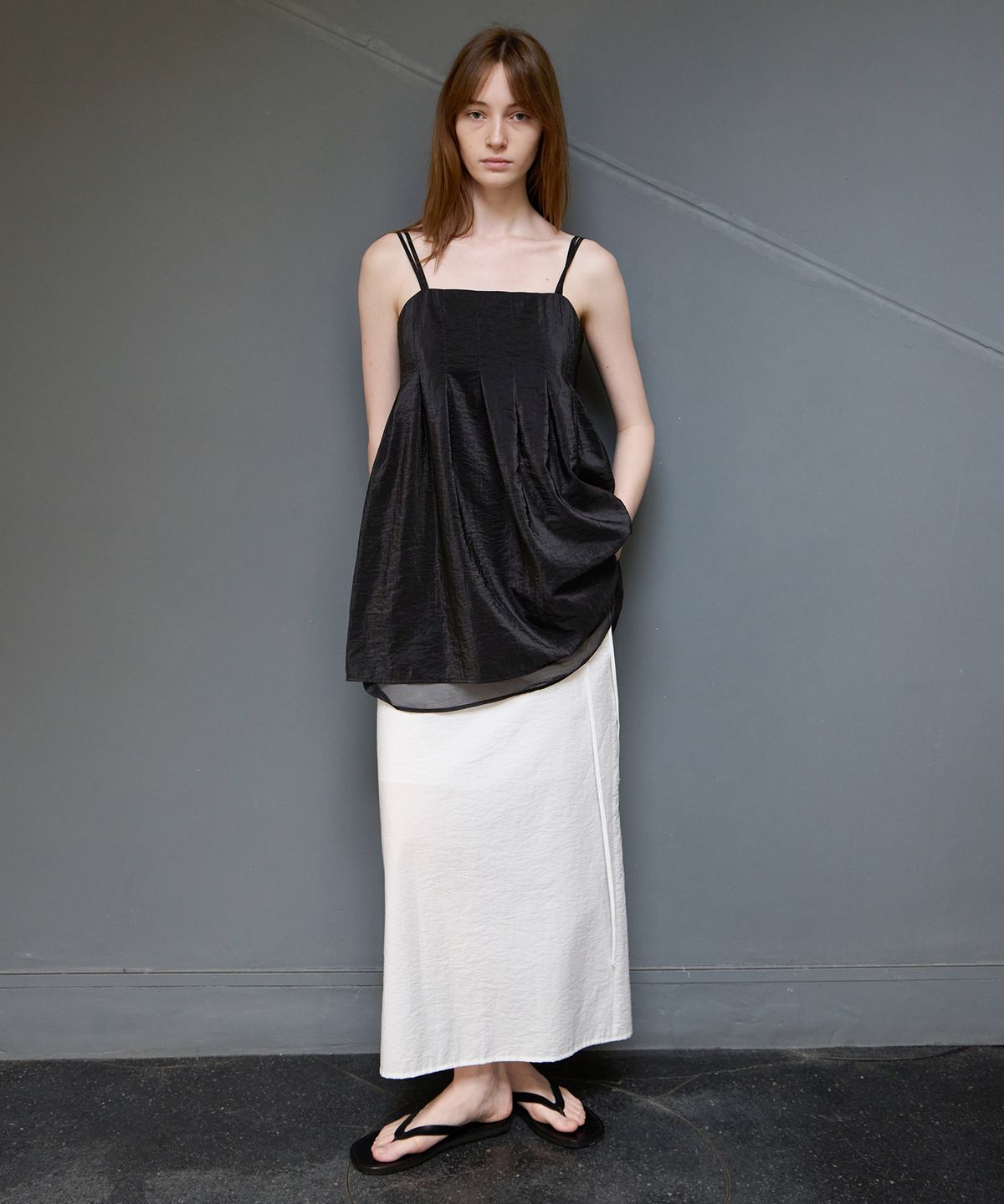 르바(LEVAR) Double Strap Pleats Blouse - Black