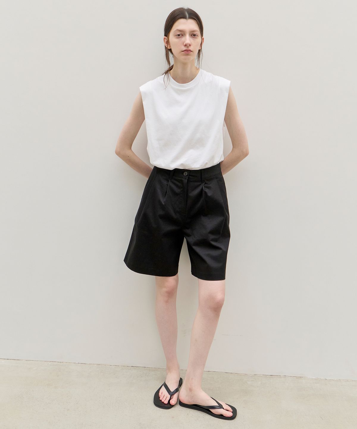 르바(LEVAR) Essential Cotton Half Pants - Black