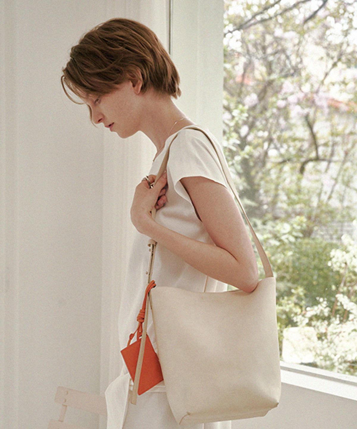 드메이커(DEMAKER) Woody bucket bag-ivory