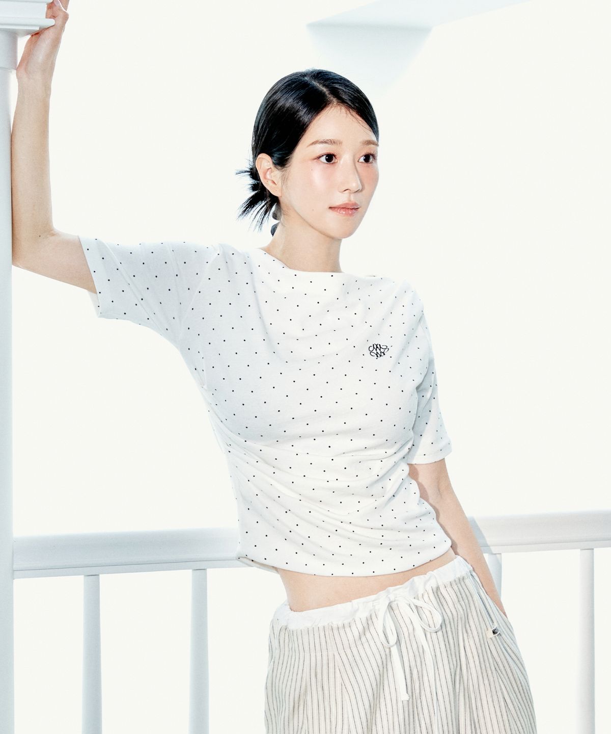 닉앤니콜(NICK&NICOLE) DOT HALF SHIRRING DRAPE BOAT NECK TOP_IVORY