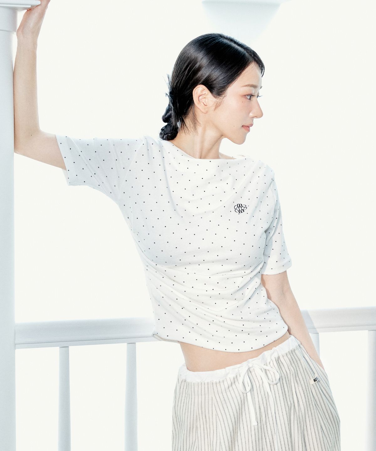 닉앤니콜(NICK&NICOLE) DOT HALF SHIRRING DRAPE BOAT NECK TOP_IVORY