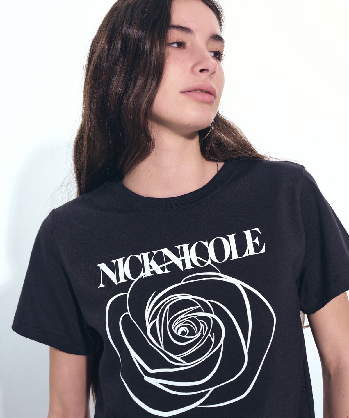닉앤니콜(NICK&NICOLE) ROSE NICOLE LABEL SLIM TOP_BLACK WHITE