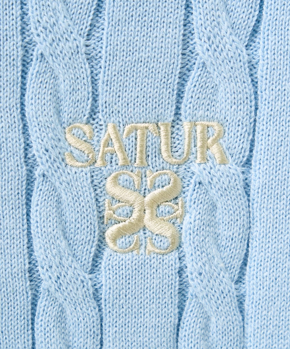 세터(SATUR) (W) 케이블 크루 넥 하프 니트 스카이 블루