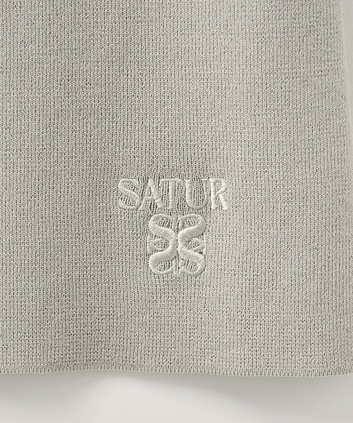세터(SATUR) (W) 스퀘어 슬림 핏 하프 니트 그레이
